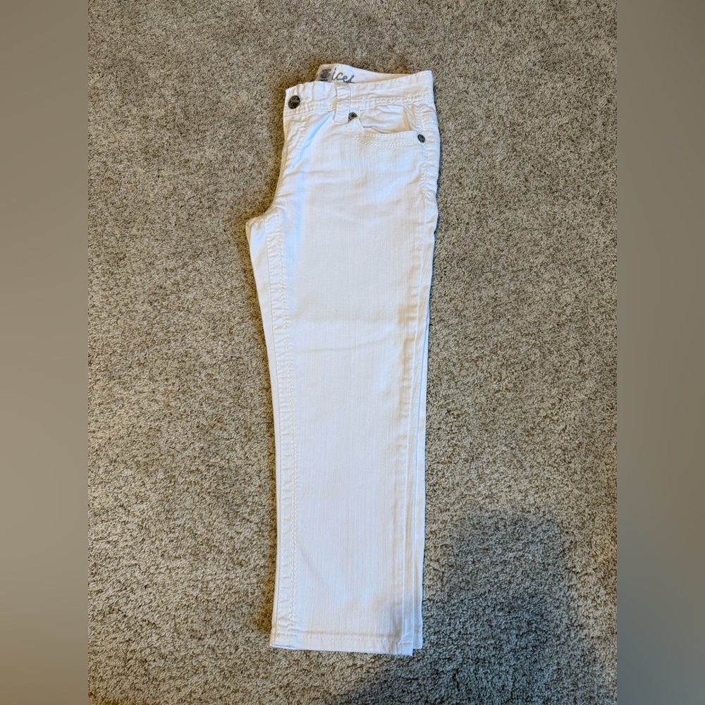 Maurice's white womens capri's